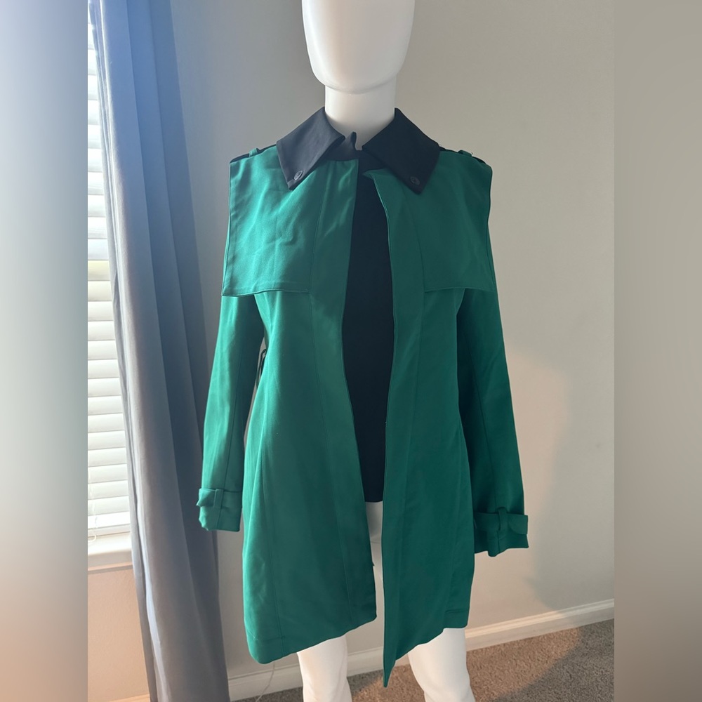 NWT GINGER Elegant Green Trench Coat with Black Collar